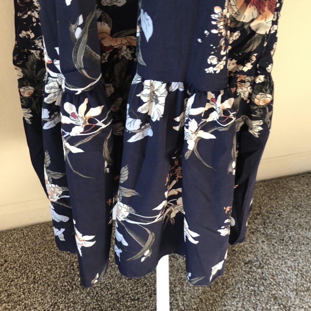 Pretty long (above ankles I’m 5’4”) blue floral dress - Picture 4 of 5